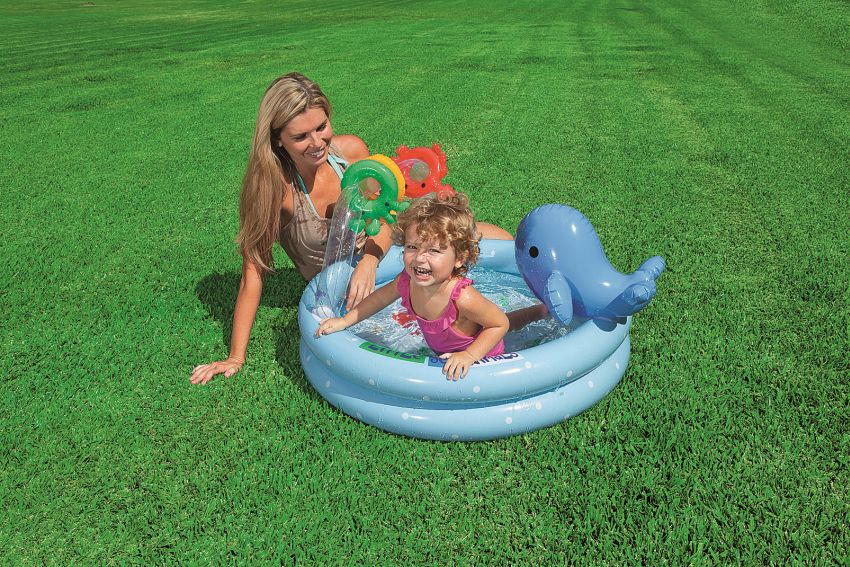 Nafukovací bazén pro děti s hračkami
