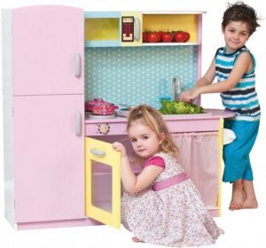 Dřevěná dětská kuchyňka na hraní