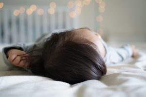 Co koupit pro novorozence na spaní